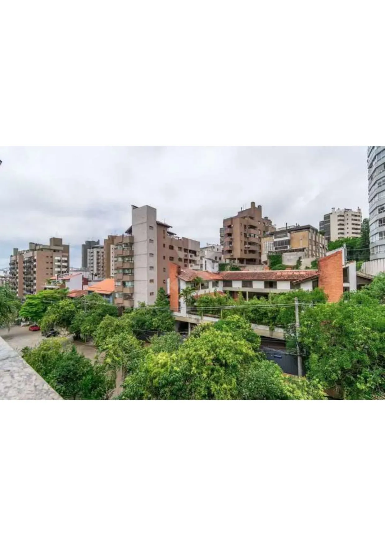 Imagem Cobertura duplex com 4 dormitórios ( 3 suites ), tipo casa suspensa , próximo a praça da Encol no coração do Bela Vista.