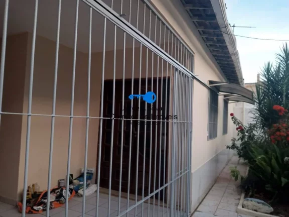 Imagem Casa térrea de 240m2 A/T 100m2 de A/C 3 Dormitórios 2 Suíte 2 banheiros