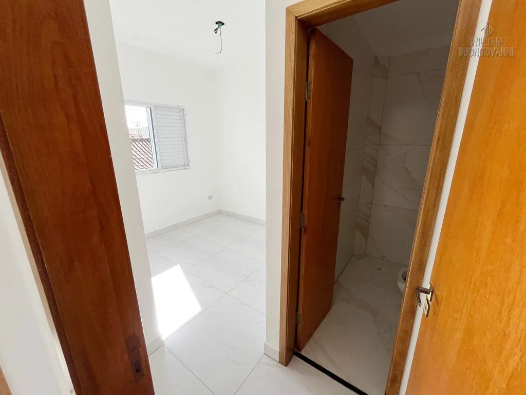 Imagem Casa de condomínio na Vila Tupi, 2 Dormitórios com Suíte! Sobreposta Alta!