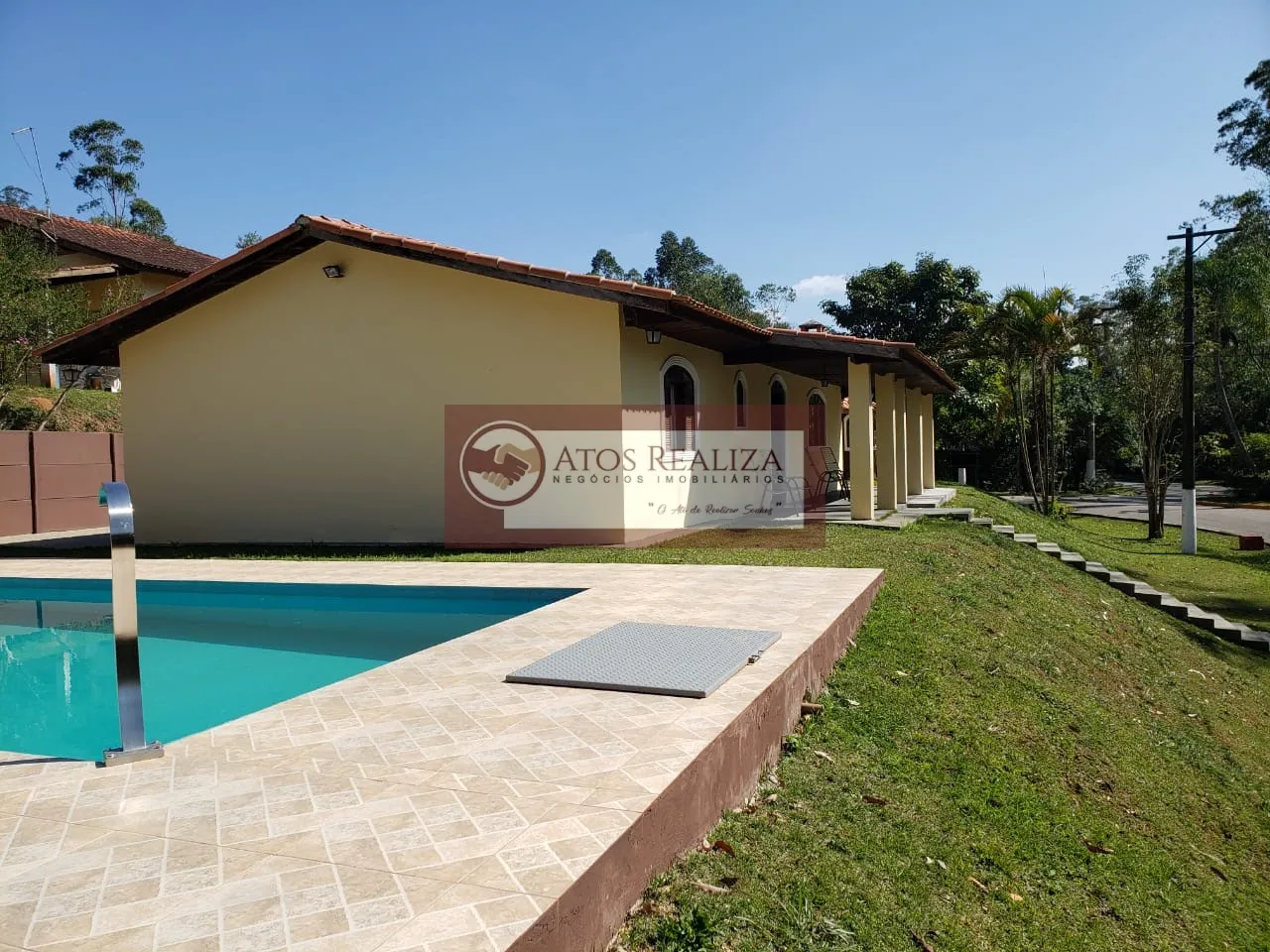 Imagem Casa térrea em Fazenda da Ilha com 4 dormitórios e 3 suítes por R$800k para venda e R$3.5k para locação - 340m² de área útil