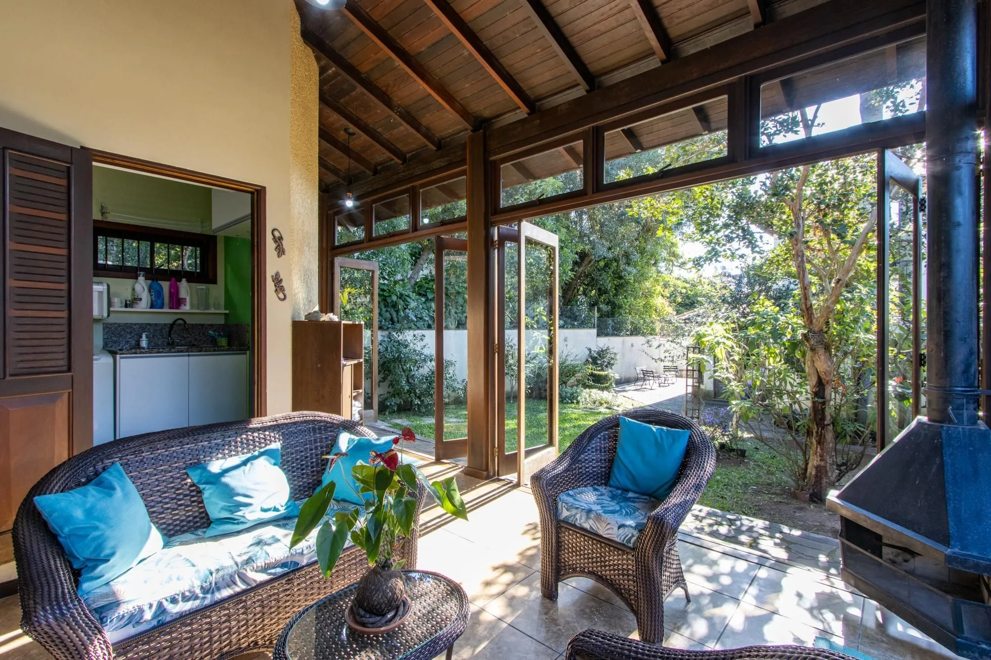 Imagem Casa com 3 quartos e 357m² à venda em Tristeza, Porto Alegre.