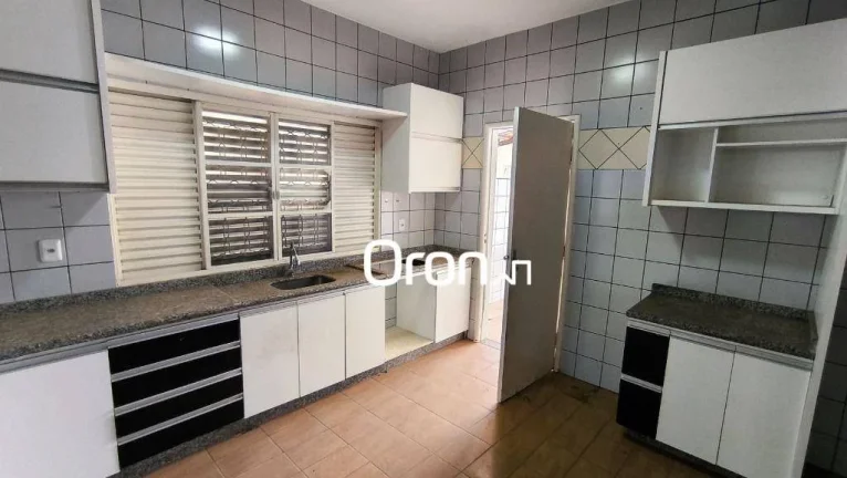 Imagem Sobrado à venda, 200 m² por R$ 600.000,00 - Parque Anhangüera - Goiânia/GO