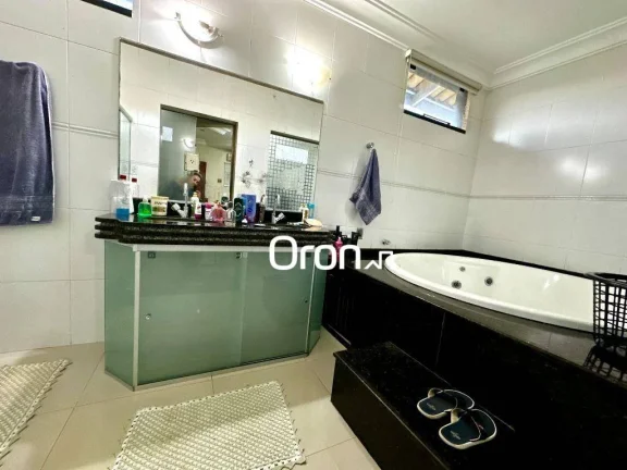 Imagem Sobrado à venda, 540 m² por R$ 2.399.000,00 - Setor Central - Senador Canedo/GO