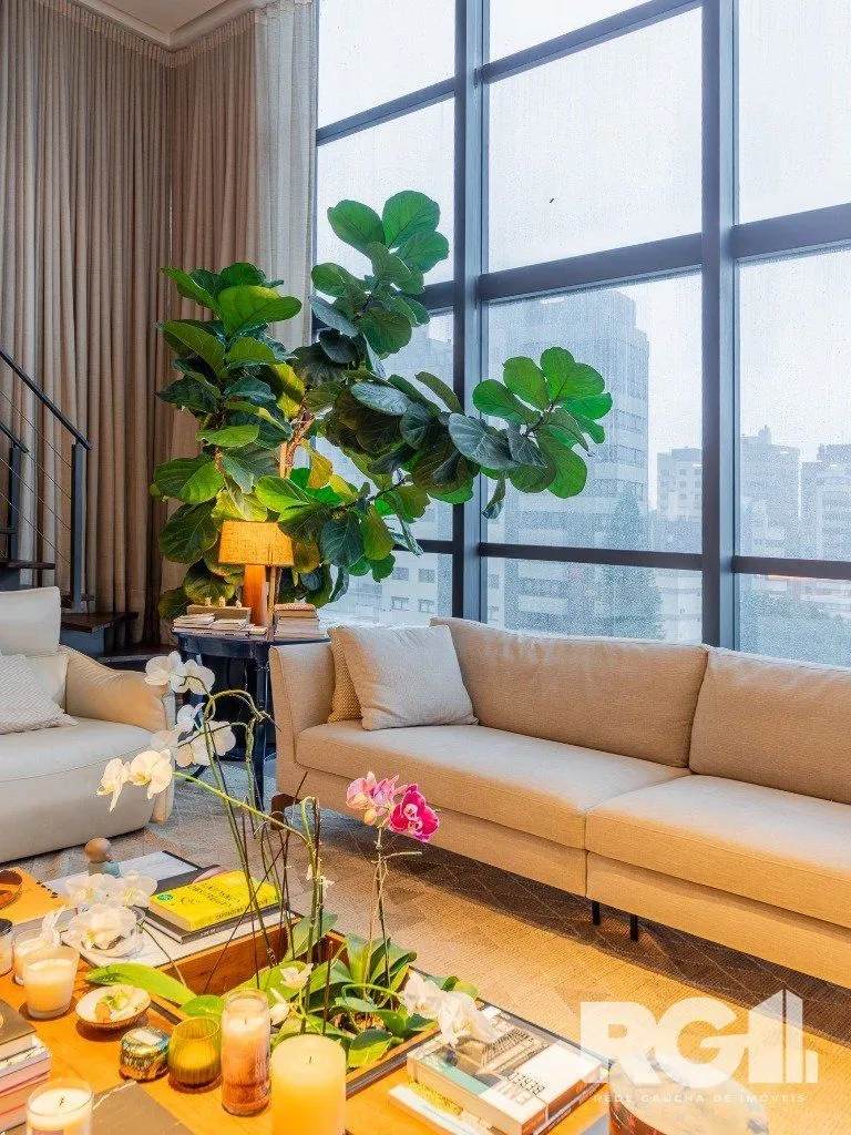 Imagem Belíssimo apartamento no Glass Aurélio andar alto, Living com pé direito duplo, 174m² privativos finamente decorado no Moinhos de Vento