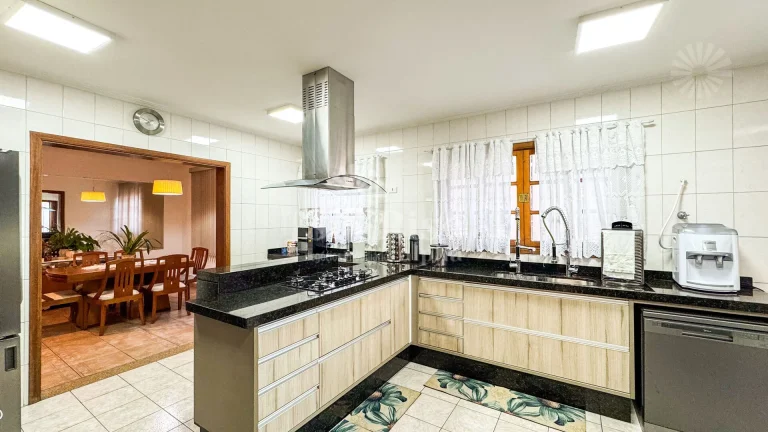 Imagem Casa a venda em Alphaville 11, 4 suítes, 4 vagas, recém reformada por R$3.500.000 Santana de Parnaíba/SP