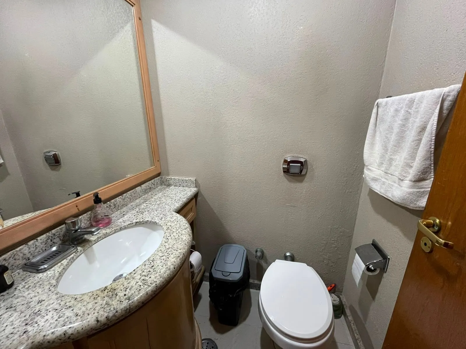 Imagem Apartamanto a venda no Menino Deus com 3 quartos e sacada