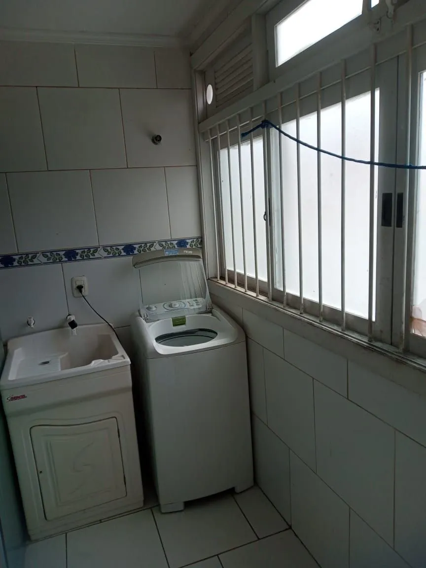 Imagem **Prédio Comercial Desocupado à Venda na Azenha, Porto Alegre, RS**