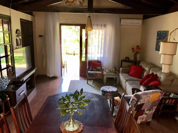 Imagem Oportunidade única: Casa dos sonhos em Garopaba com edícula e jardim exuberante!