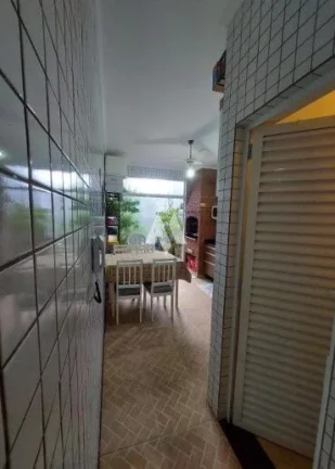 Imagem Casa triplex com piscina á venda em Santos
