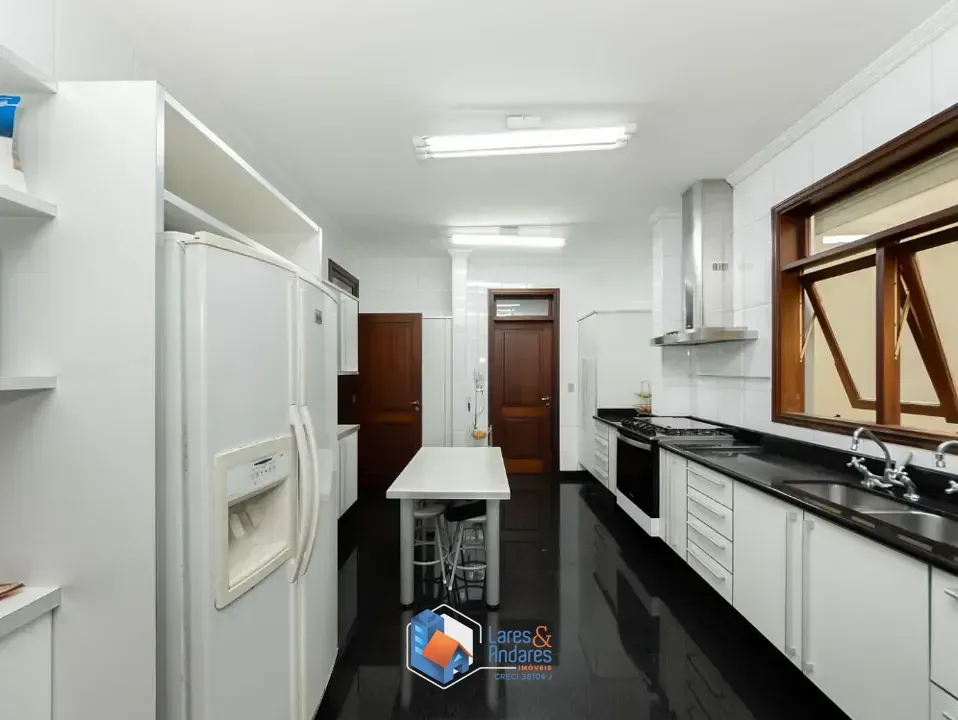 Imagem Sobrado para venda em Morumbi com 4 quartos, sendo 4 suítes, 600m²