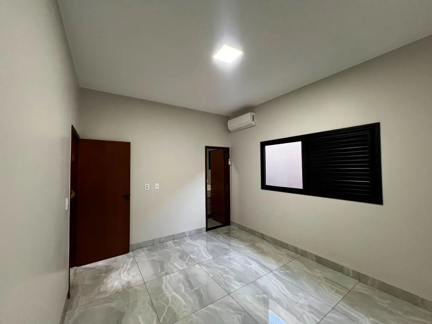 Imagem Casa com 3 dormitórios à venda, 201 m² por R$ 750.000,00 - Afonso Queiroz - Patos de Minas/MG