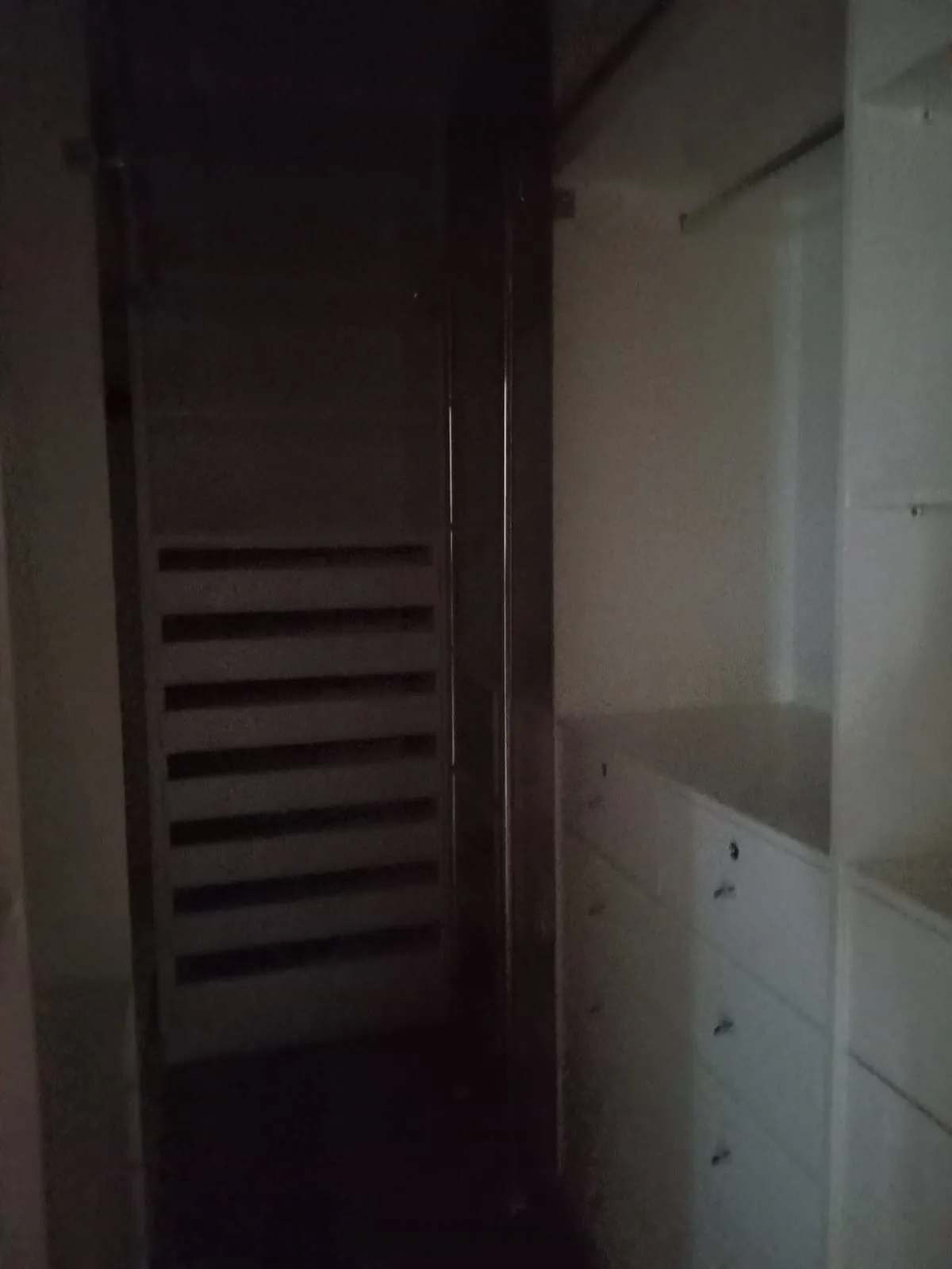 Imagem Aluguel de Casa em Condomínio de Luxo no Tamboré, Santana de Parnaíba-SP: 4 quartos, 1 suíte, 1 sala, 2 banheiros, 4 vagas de garagem, 320m².
