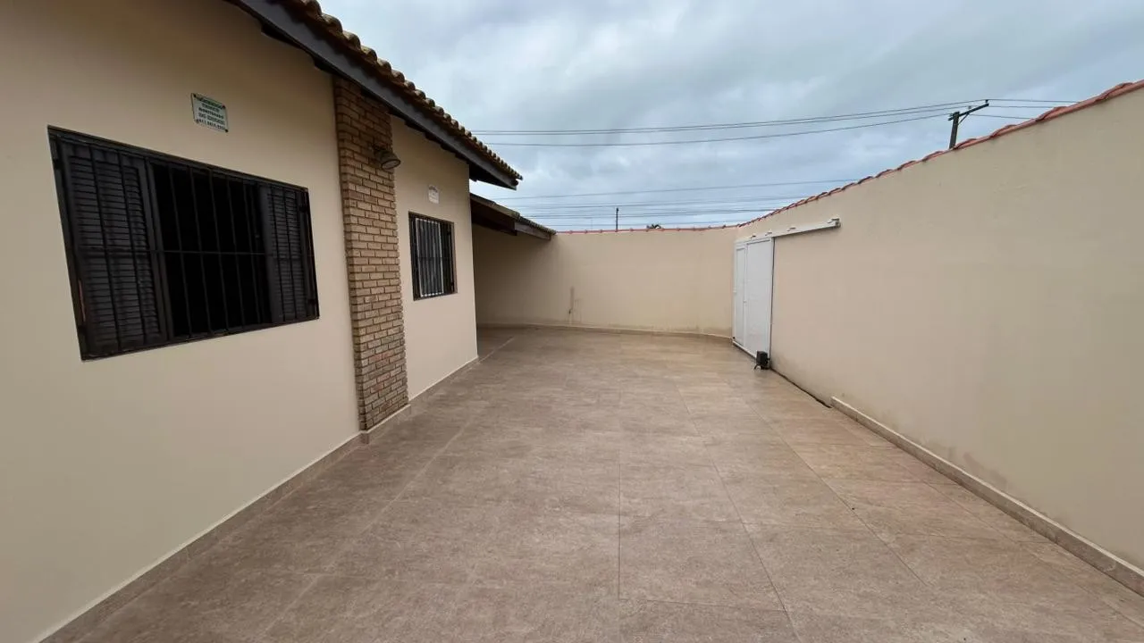 Imagem Casa para Venda em Itanhaém, Cibratel II, 3 dormitórios, 1 suíte, 1 banheiro, 2 vagas