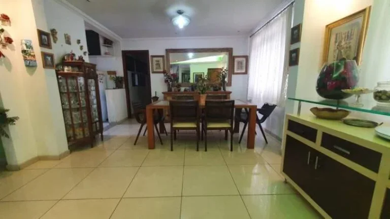 Imagem Casa moderna e versátil com 04 quartos, espaço gourmet e edícula.