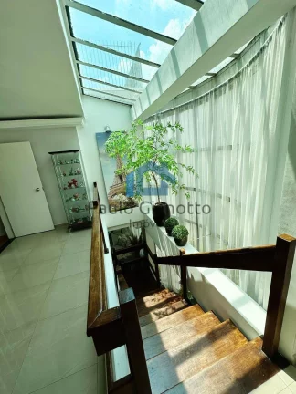 Imagem Casa espetacular à venda em Condomínio na Granja Viana