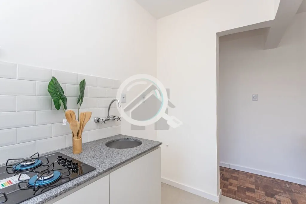 Imagem Apartamento de 1 Dormitório REFORMADO e semi mobiliado no bairro Petrópolis. Andar alto, 40,5m2 de...