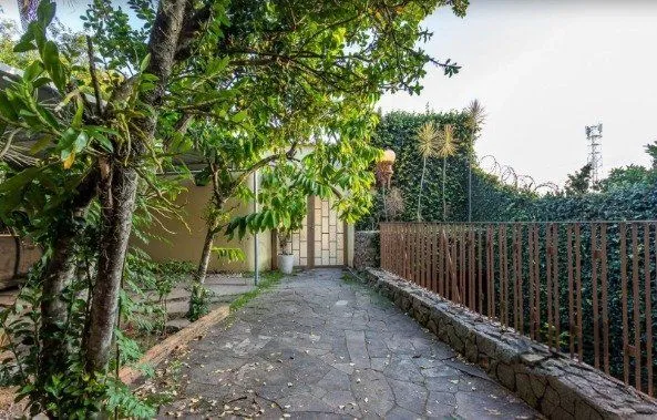 Imagem Casa no Bairro Vila Assunção com 4 dormitórios sendo 1 suíte e vista para o Guaíba
