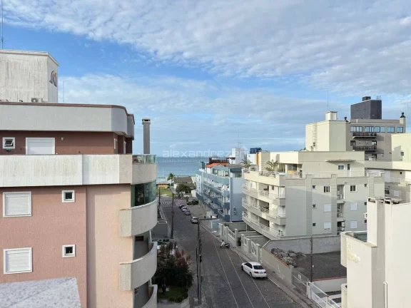 Imagem Cobertura com pequena vista ao mar