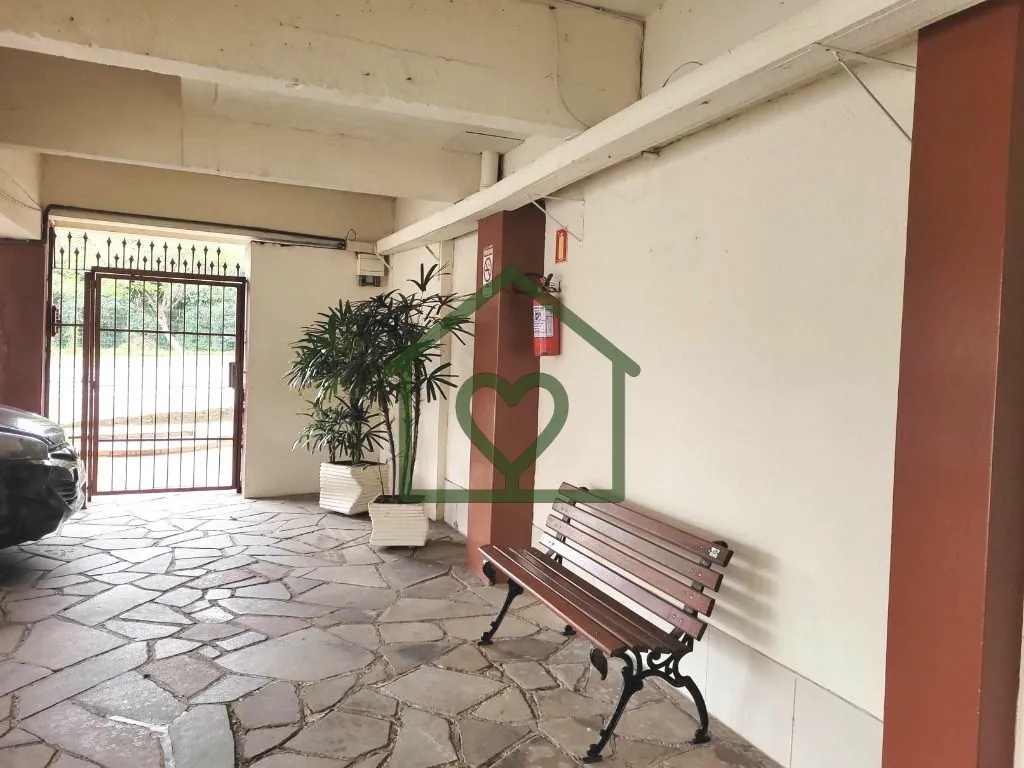 Imagem Apartamento totalmente reformado com 01 dormitório e 02 vagas de garagem próximo à PUC, bairro Ja...