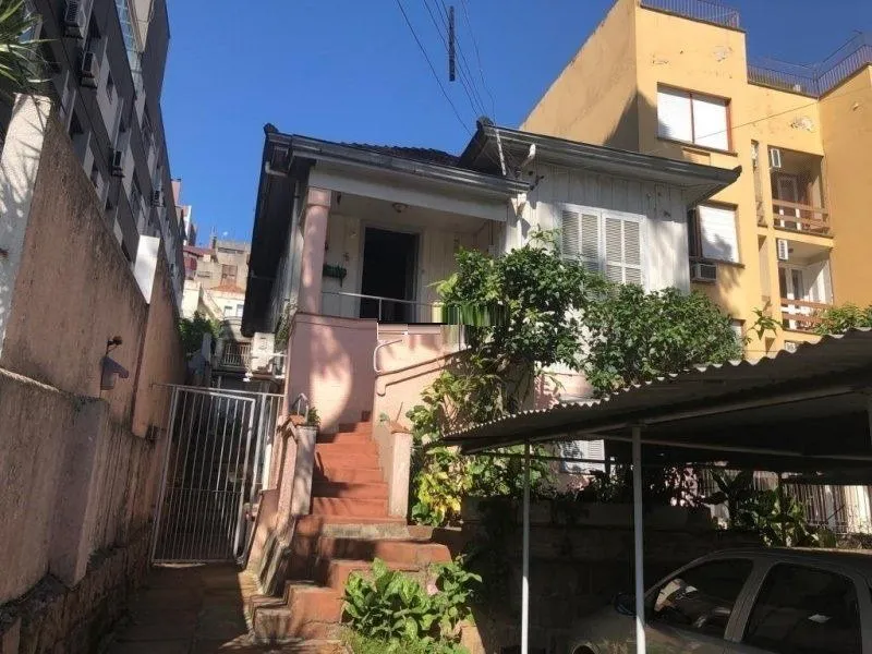 Imagem Terreno amplo com 8,80m²x63,50m² de área total, excelente localização no Bairro Petrópolis