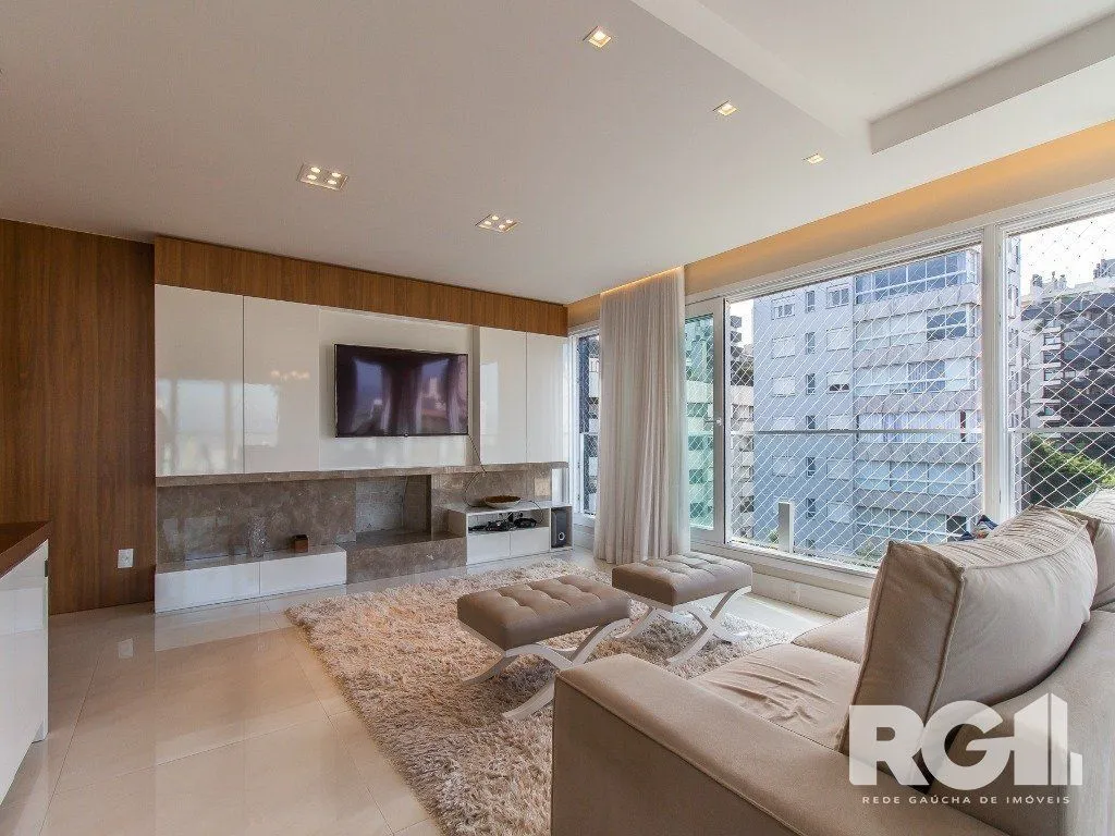 Imagem Belíssimo apartamento todo decorado por arquiteto. Apartamento com 170 m2, 3 suítes, sendo 1 suíte máster no bairro Petrópolis.