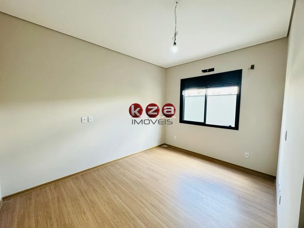 Imagem Incrível Casa em Condomínio à Venda em Valinhos-SP, Vila Capuava - 3 Quartos, 3 Suítes, 2 Salas, 4 Banheiros, 4 Vagas - 169,00 m².