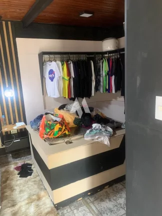 Imagem Casa Sobreposta Alta com Edícula em Santos,145m², 3 Vagas de Garagem e no bairro do Boqueirão