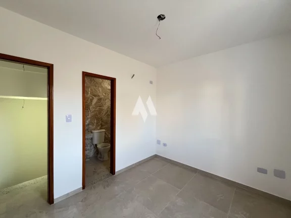 Imagem Casa alta á venda com o melhor valor de m² da região - 2 dormitórios com 2 suítes e garagem - Campo Grande, Santos/SP
