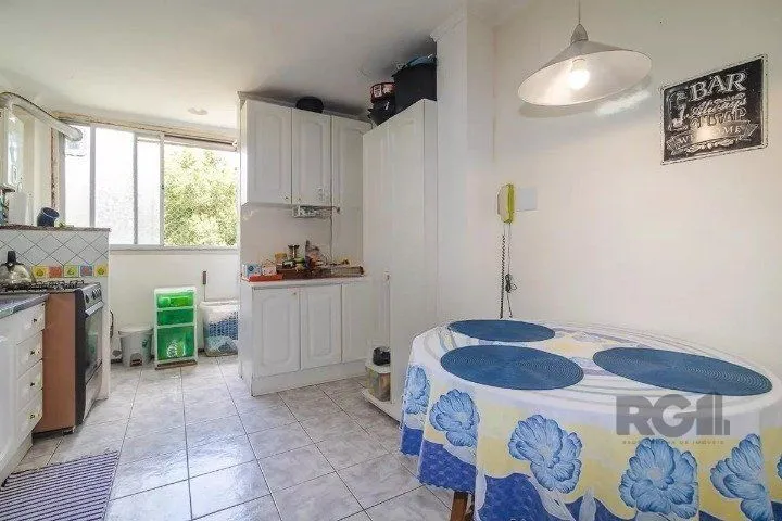 Imagem Apartamento com 2 dormitórios reversível para 3, e condomínio com portaria 24h, salão de festas, quadra e playground. Próximo à Orla e BarraShopping.