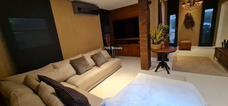 Imagem Casa em condomínio no Morumbi, São Paulo-SP: 4 quartos, 3 salas, 6 banheiros, 4 vagas e 340m² de área. Agende sua visita agora!