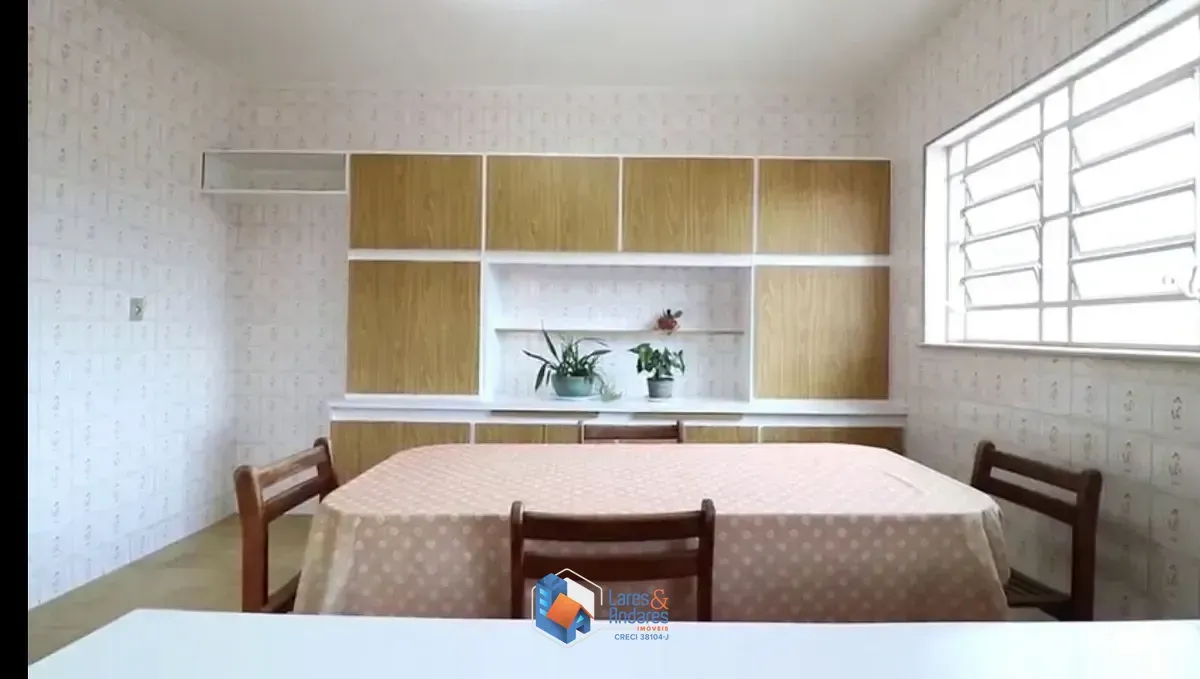 Imagem Casa para venda em Parque Peruche com 4 quartos, sendo 1 suíte, 228m²