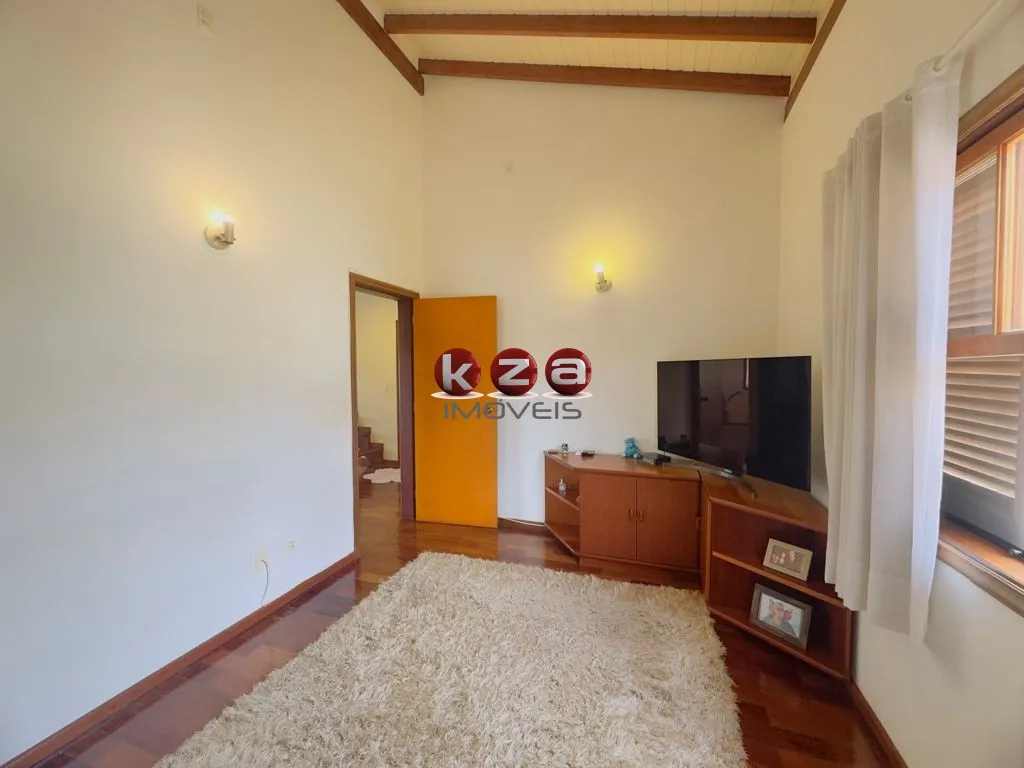 Imagem Casa de luxo à venda em Valinhos-SP no Condomínio Terras do Caribe: 3 quartos, 1 suite, 3 salas, 5 banheiros, 2 vagas e piscina, 289m².