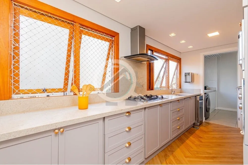 Imagem Este lindo apartamento de 120m² foi recentemente renovado com um projeto exclusivo que combina esti...