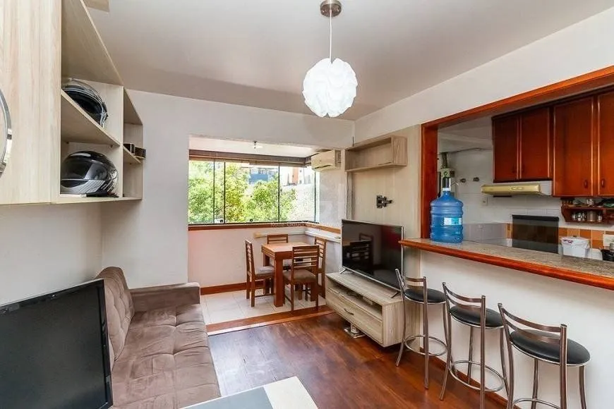 Imagem Apartamento para Venda - 43m², semi mobiliado, 1 dormitório, churrasqueira e 1 vaga de garagem no bairro Partenon