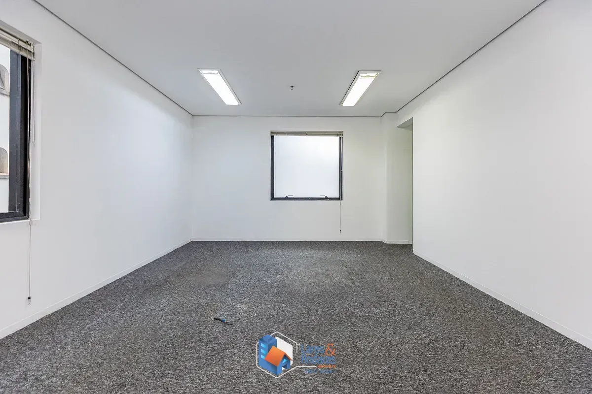 Imagem Conjunto comercial para venda em Cerqueira César, 90m²