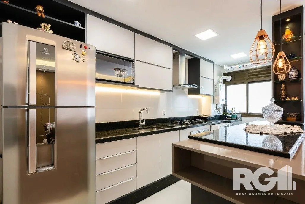 Imagem Apartamento de 3 dormitórios com suíte e churrasqueira, lavabo e 2 vagas de garagem.