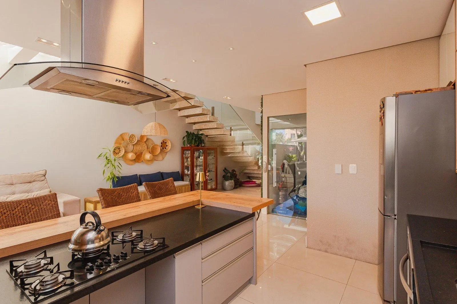 Imagem Casa de alto padrão com elevador e piscina acessível em condomínio no Passo das Pedras
