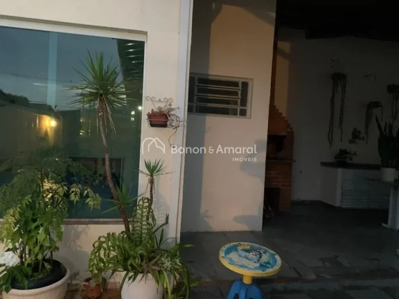 Imagem Localizada na Cidade Universitária, em Campinas, esta casa térrea reúne conforto, praticidade e e...