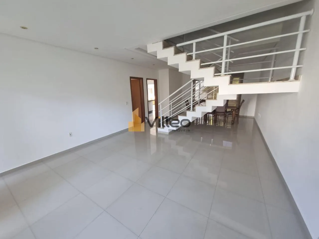 Imagem Descubra esta magnífica residência localizada no exclusivo condomínio do charmoso bairro Chácara...