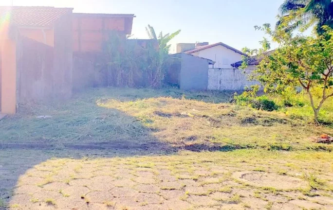 Imagem TERRENO POR BOM PREÇO EM LOCAL COM TODOS OS SERVIÇOS PÚBLICOS