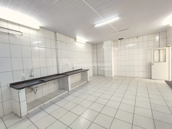 Imagem Galleria comercial à venda no centro de valinhos, varias salas, estacionamento subsolo
No piso tér...