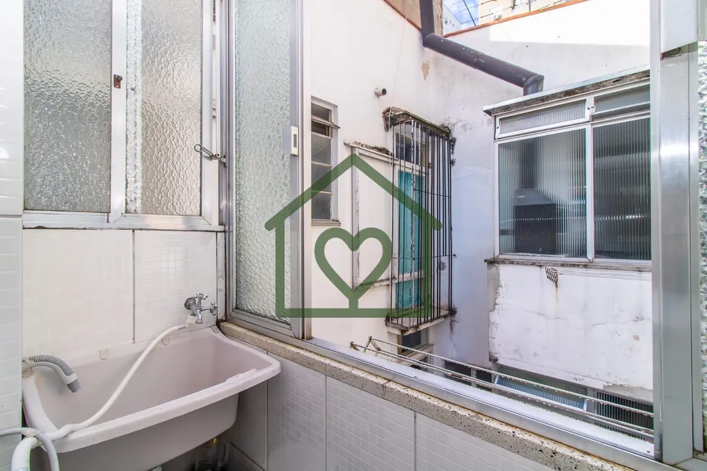 Imagem No Bairro Rio Branco , Apartamento de 02 dormitórios na Rua Vasco da Gama, próximo ao Zaffari Cabr...