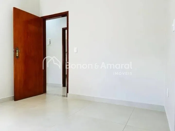 Imagem Casa a Venda Completa com Quintal Amplo e Suíte no Jardim Fortaleza - Imperdível!
