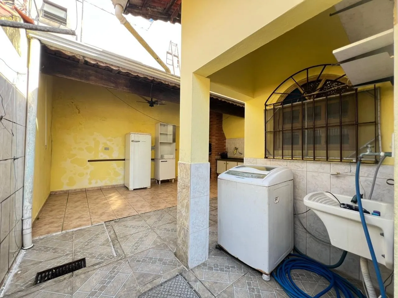 Imagem Casa para Venda em Praia Grande, Caiçara, 3 dormitórios, 1 suíte, 1 banheiro, 2 vagas