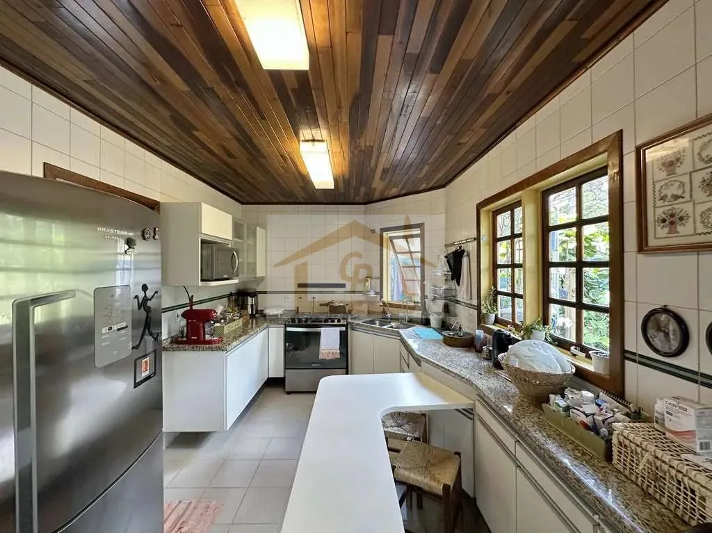 Imagem Rústica, avarandada, Mista alvenaria e madeira de lei, 3 dorms/1ste, gourmet, lareira!