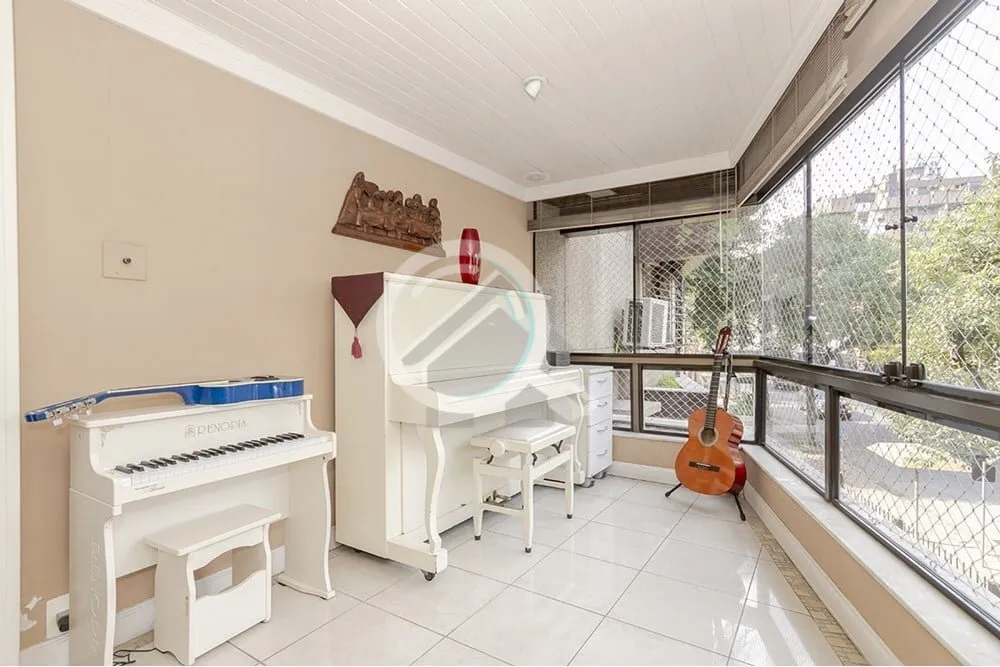 Imagem Ótimo Apartamento à Venda no Bairro Mont'Serrat. Localizado na prestigiada Rua Pedro Ivo, uma rua ...
