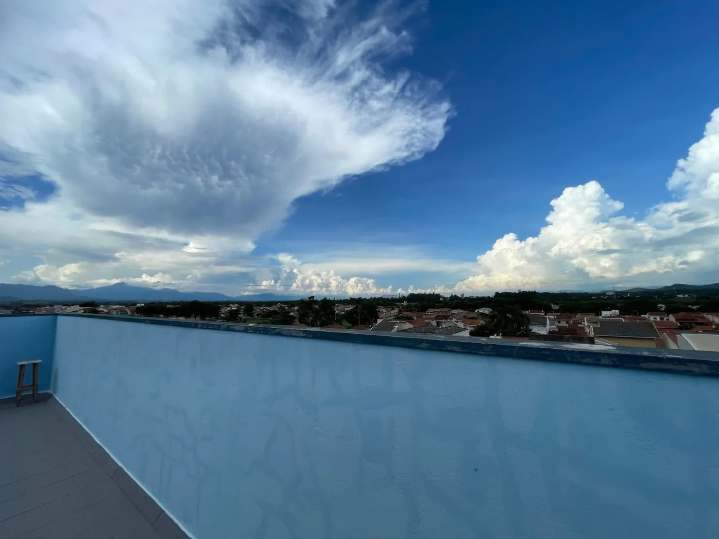 Imagem Prédio inteiro com 04 aptos e salão comercial - J.do Vale, Guaratinguetá - SP