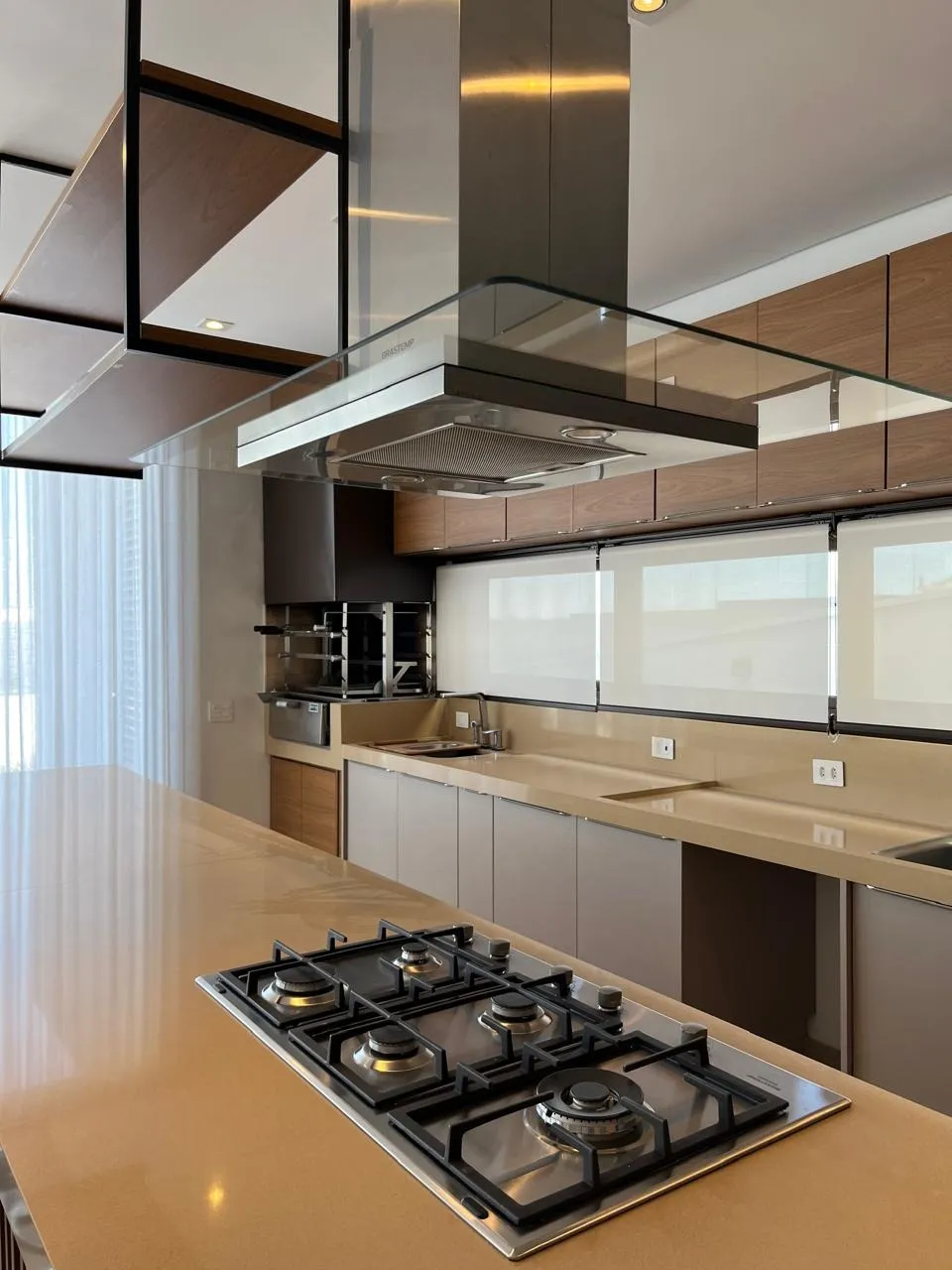 Imagem Casa de Luxo Decorada em Alphaville Nova Esplanada IV ? Vista para a Reserva e Porteira Fechada