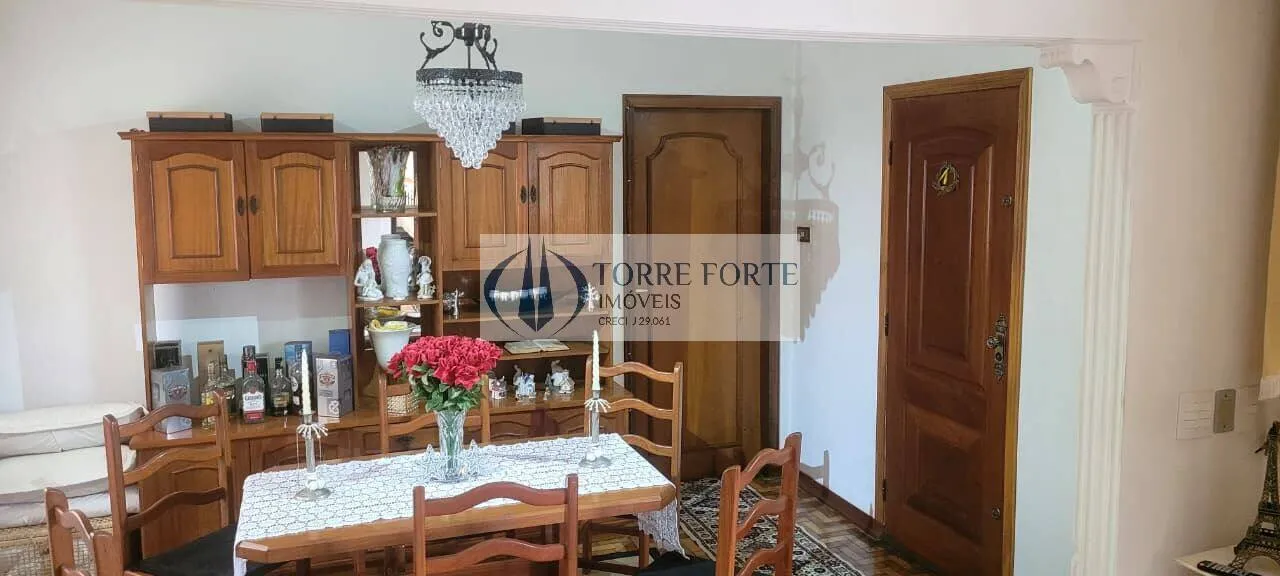 Imagem Casa com lindo espaçoso quintal, 3 vagas de garagem, 2 dormitórios