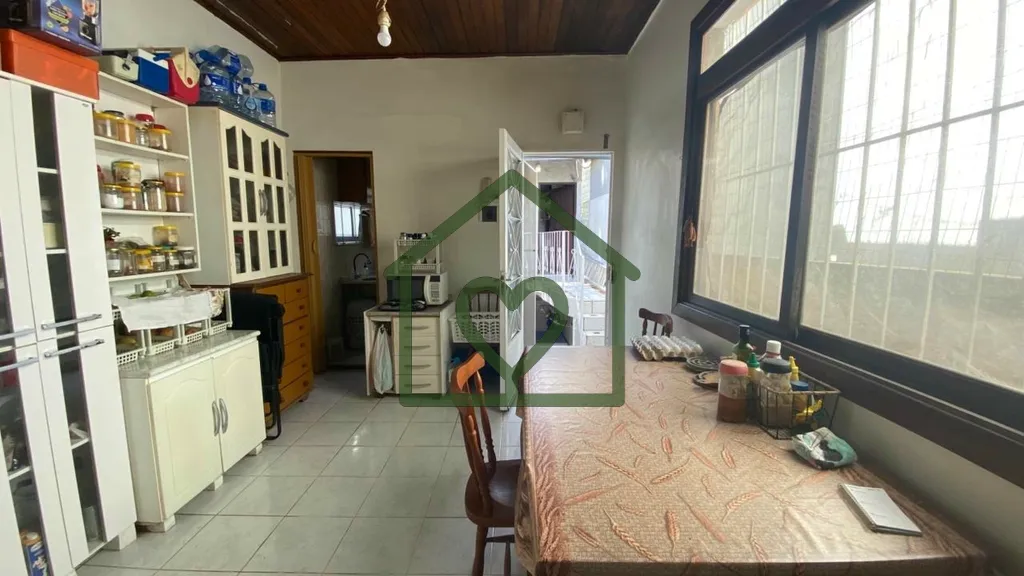 Imagem Casa com 4 dormitórios e 110 m2 na Rua Duque de Caxias, no bairro Centro Histórico em Porto Alegre...